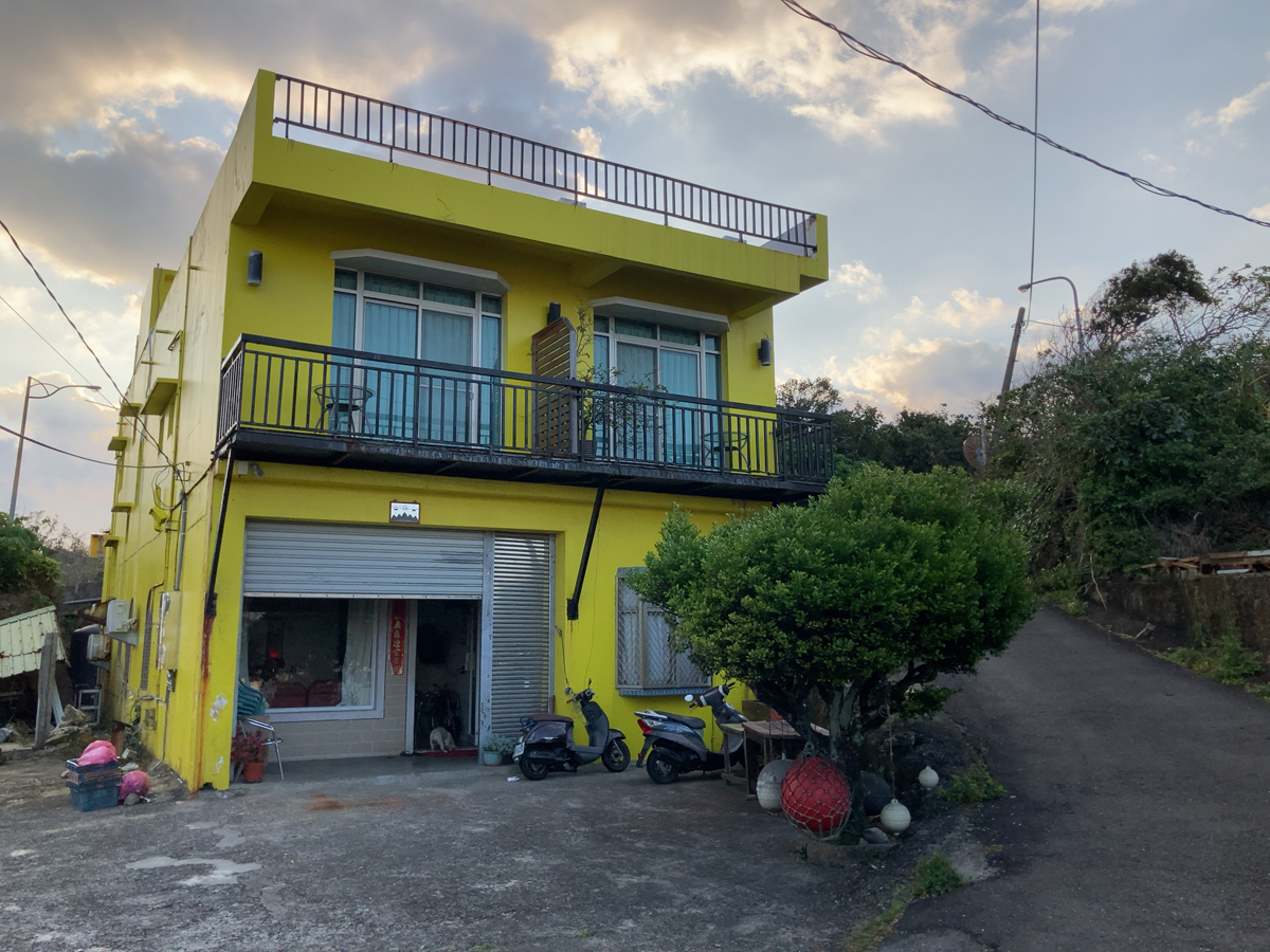 龍坑民宿と猫